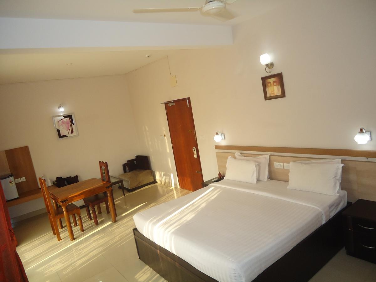 Hotel Polariz Parassinikkadavu Oda fotoğraf